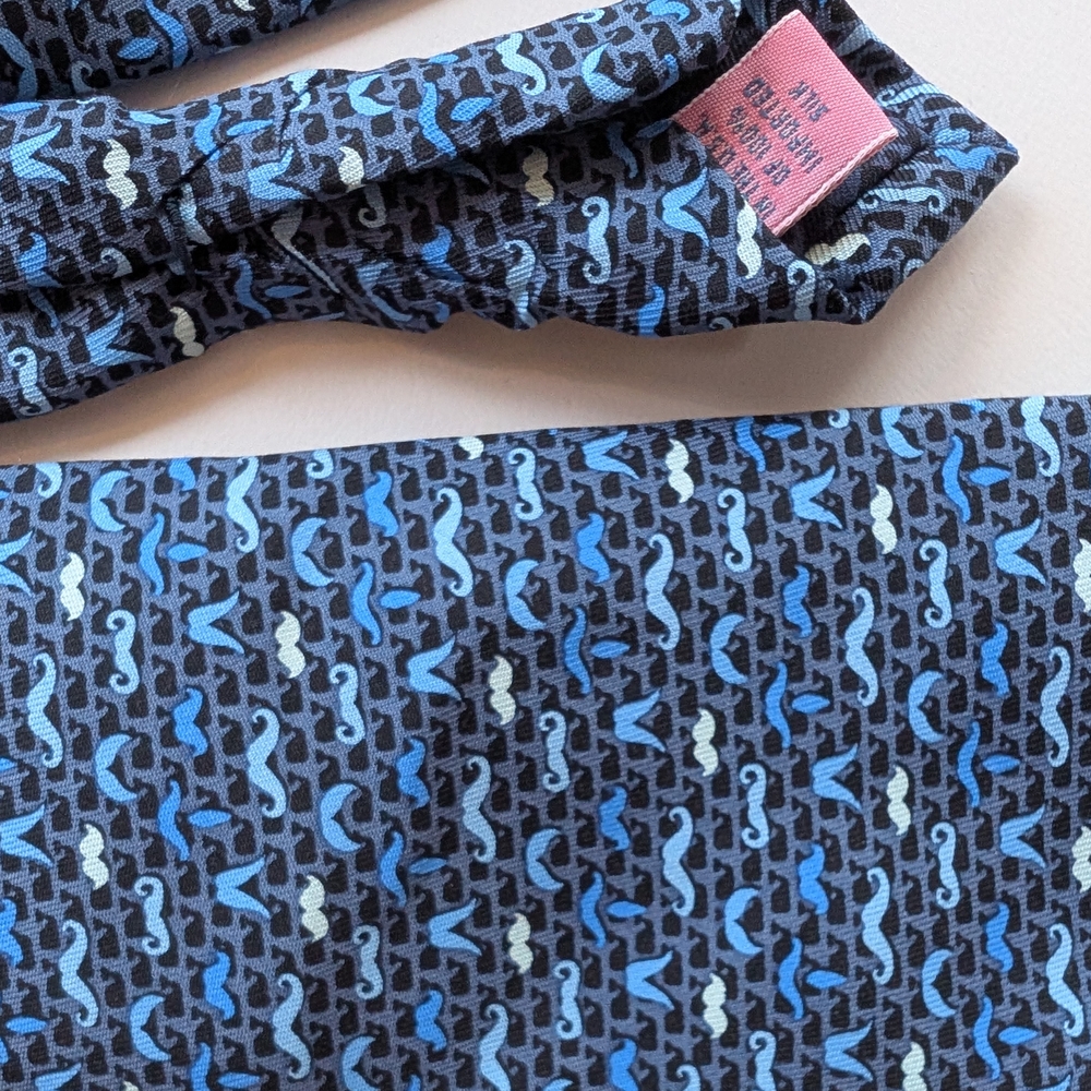 Vineyard Vines Blue and Black Patterned Accessory